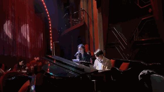 这家藏在居民楼里の「复古酒吧」，居然靠着“人气美食”上位？