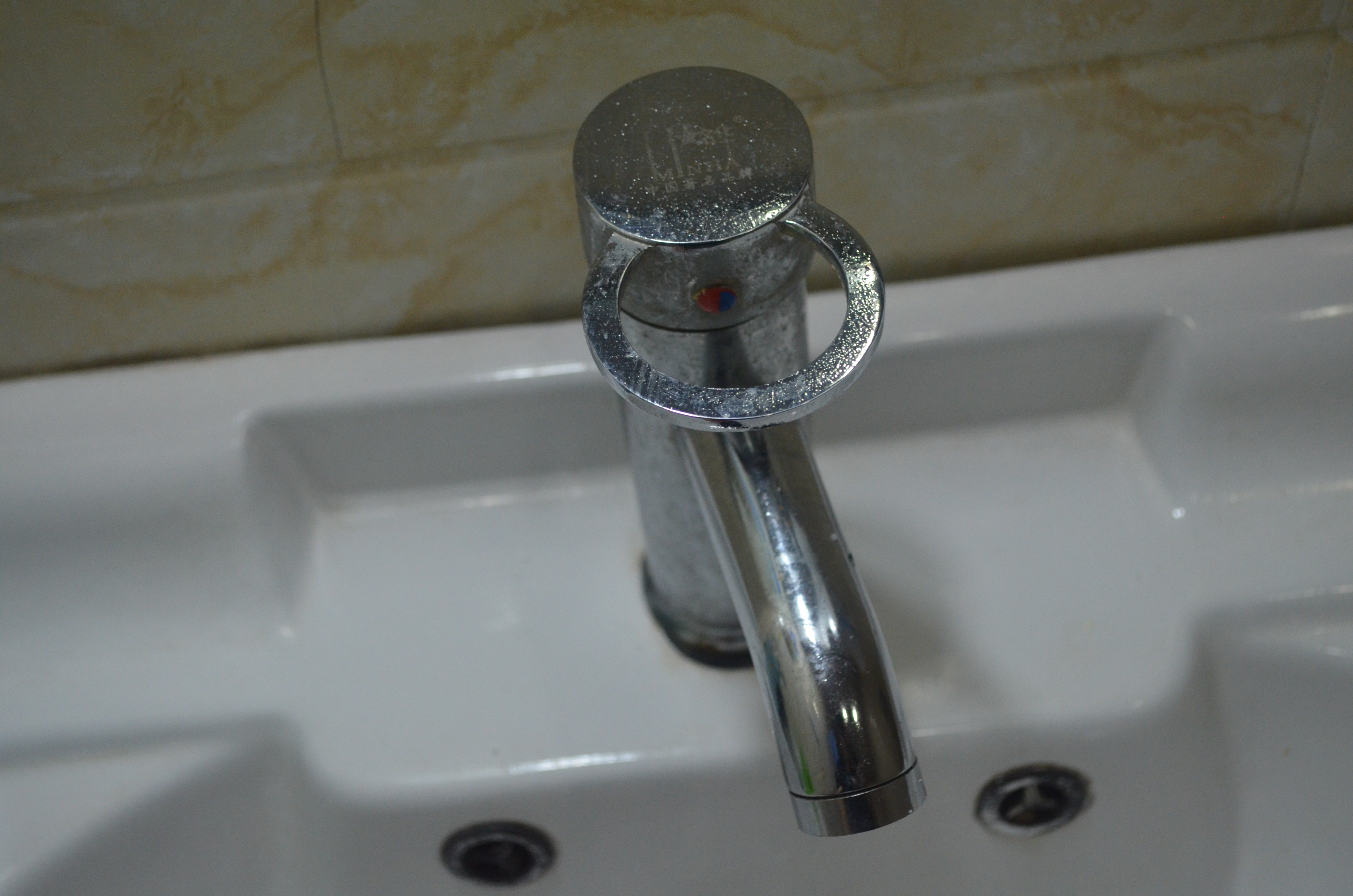 洗衣粉加盐兑水,洗衣粉加小苏打卫生间