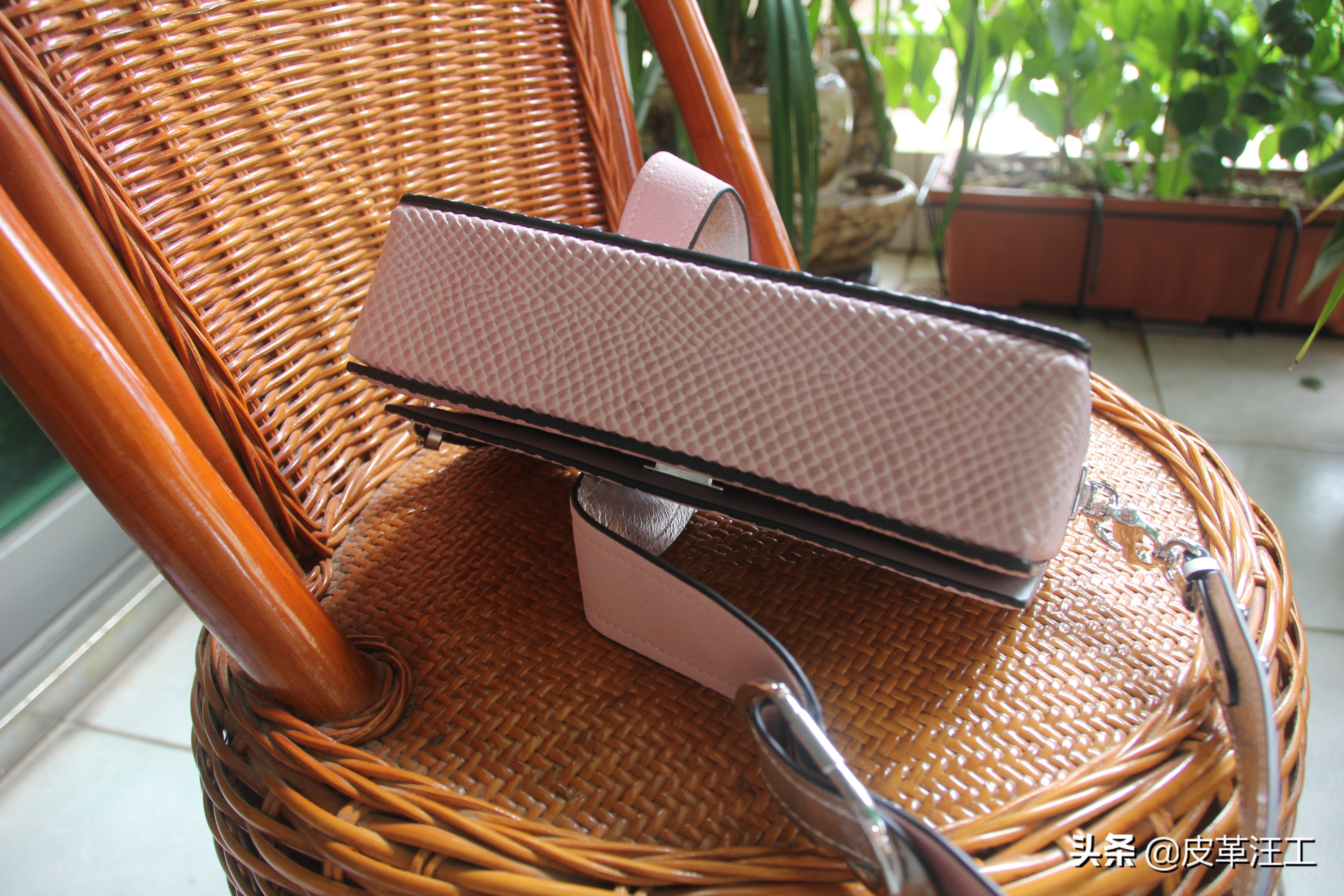 官方正品牛皮女包秋冬百搭款,各种蛇纹真皮气质女包