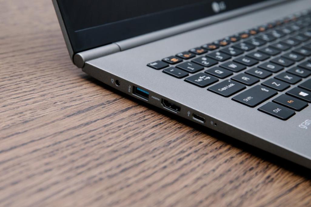 从轻出发向新而行的意思,lggram轻装上阵