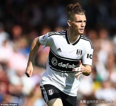 实况足球利物浦精选萨拉赫,利物浦范迪克和萨拉赫谁才是老大