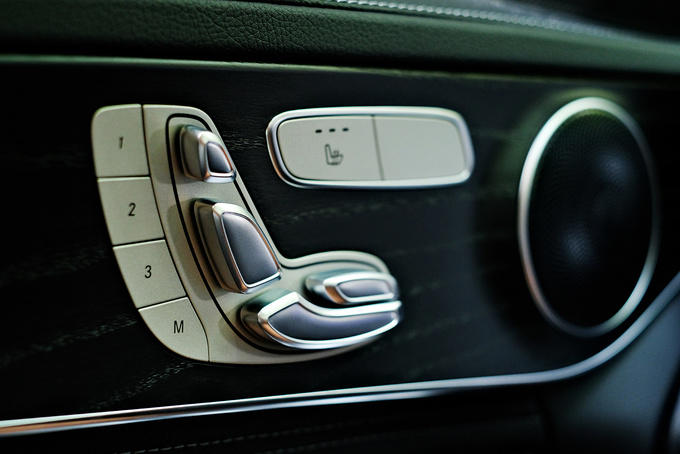 奔驰c级180落地多少钱,豪华奔驰180