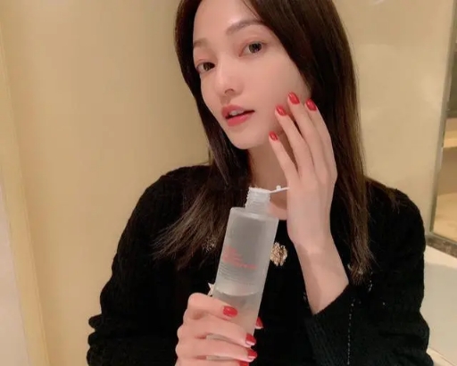张韶涵推荐的护肤精华,一款很火的化妆水