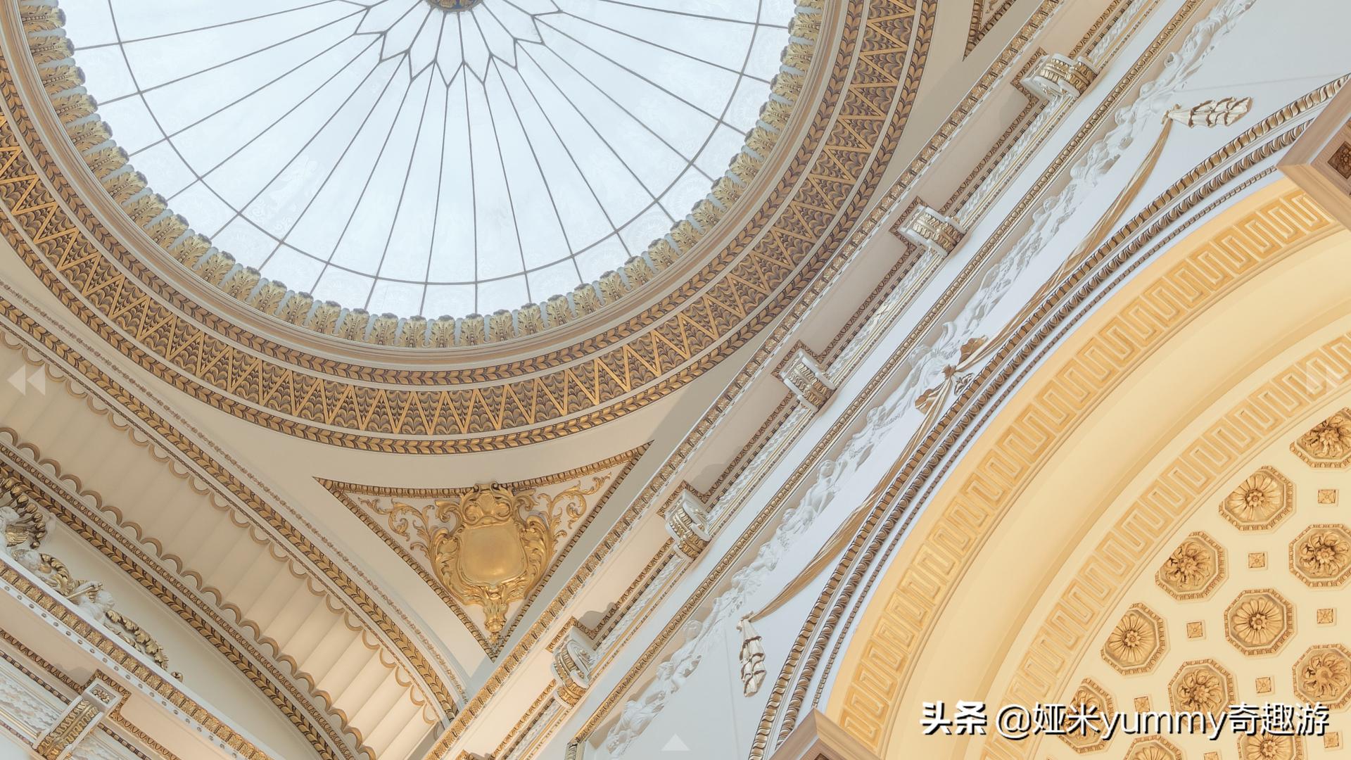 白金汉宫是女王的宫殿吗,伊丽莎白二世白金汉宫阳台