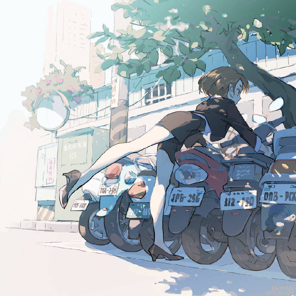 台湾OL女郎的上班日常：抹口红、买奶茶，骑着摩托赶上班也很美