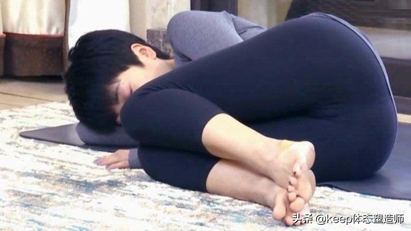 日常放松助眠瑜伽课,十分钟秋季瑜伽消除身体疲惫