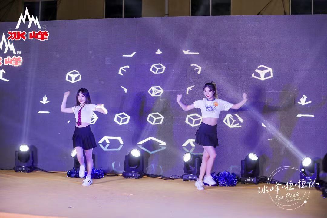 冰峰啦啦队助力十四运,冰峰汽水赞助球队