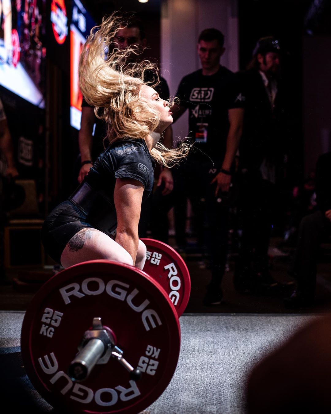 力量举无装备和有装备有啥区别,力量举有装备和无装备的区别