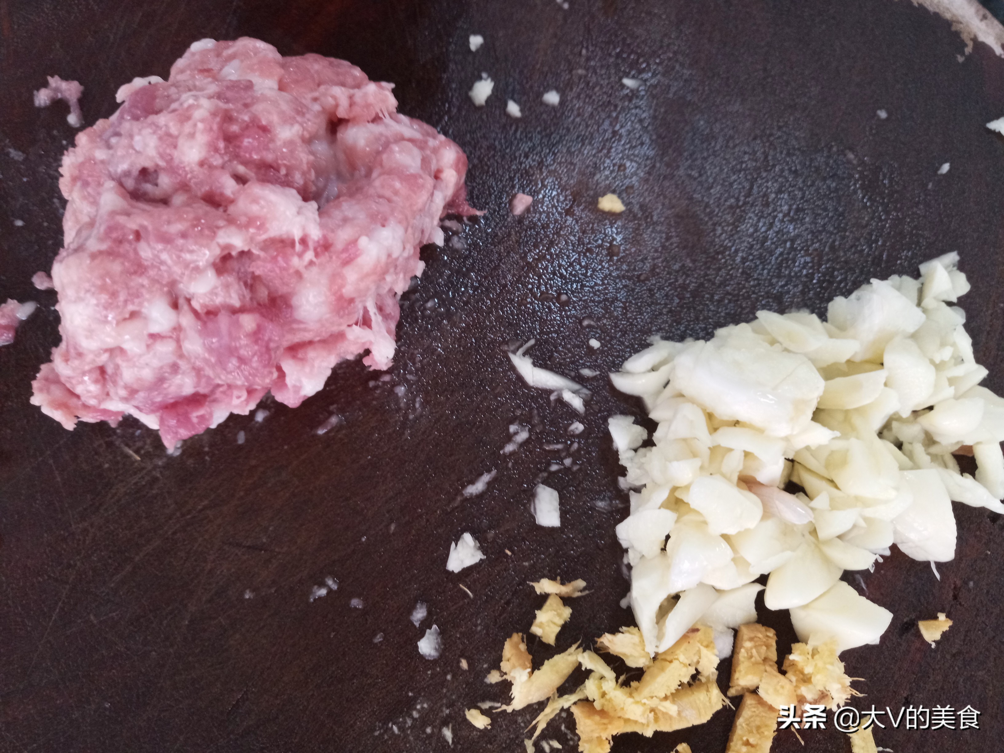 节瓜肉丝煲汤,节瓜煮粉丝肉丝的做法