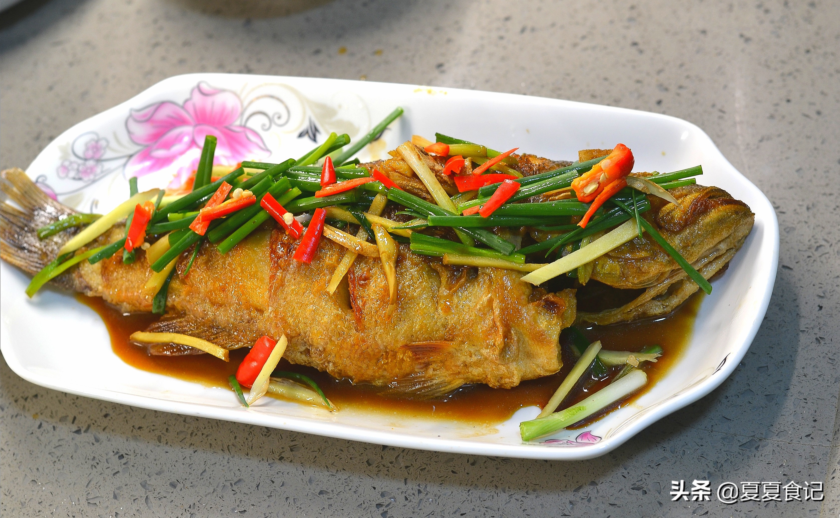 红烧鱼不煎不炸如何调配酱汁,红烧鱼教你正确做法鲜香入味