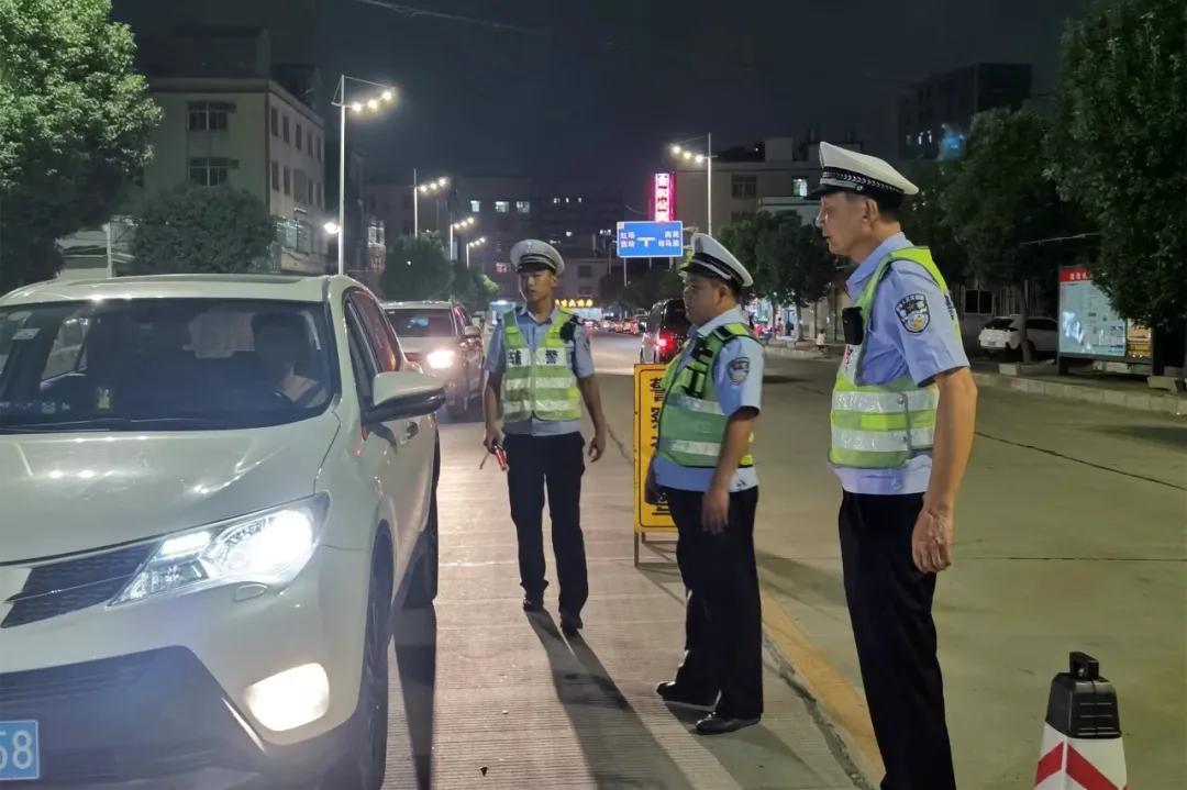 警方大清查一夜抓获20多人,汕头潮南统一清查行动