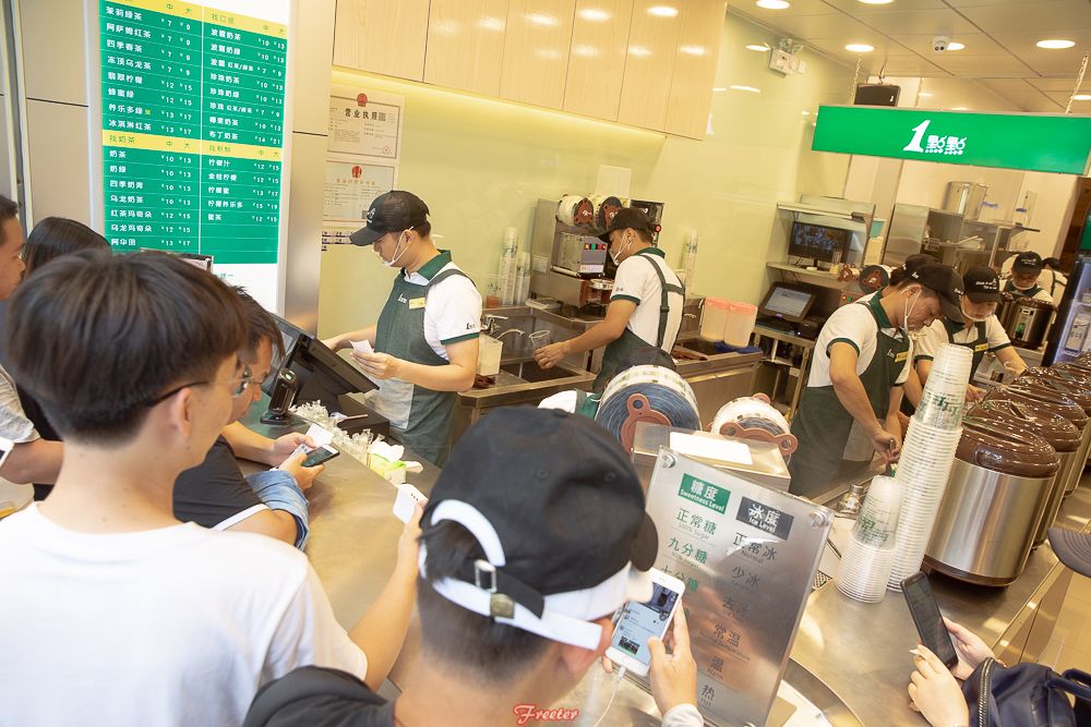 头顶顶着四十度的高温,头顶30多度的高温