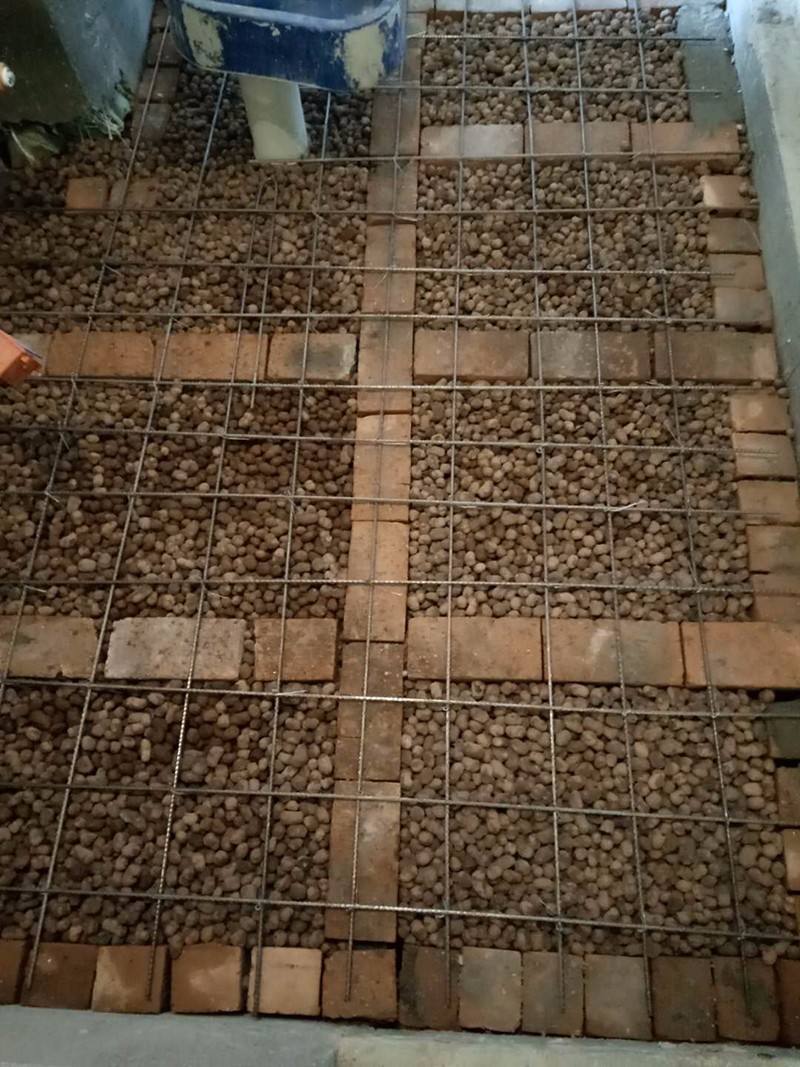 卫生间做完闭水试验墙面有阴水,卫生间做完闭水试验褪色