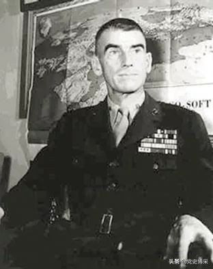 他曾是罗斯福的卫队长,两次冒险到访延安,师从八路军创建的突击队在太平洋战场屡立战功
