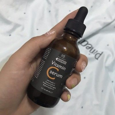 皮肤黑适合用什么样的美白精华,美白精华可以让黑皮肤变白