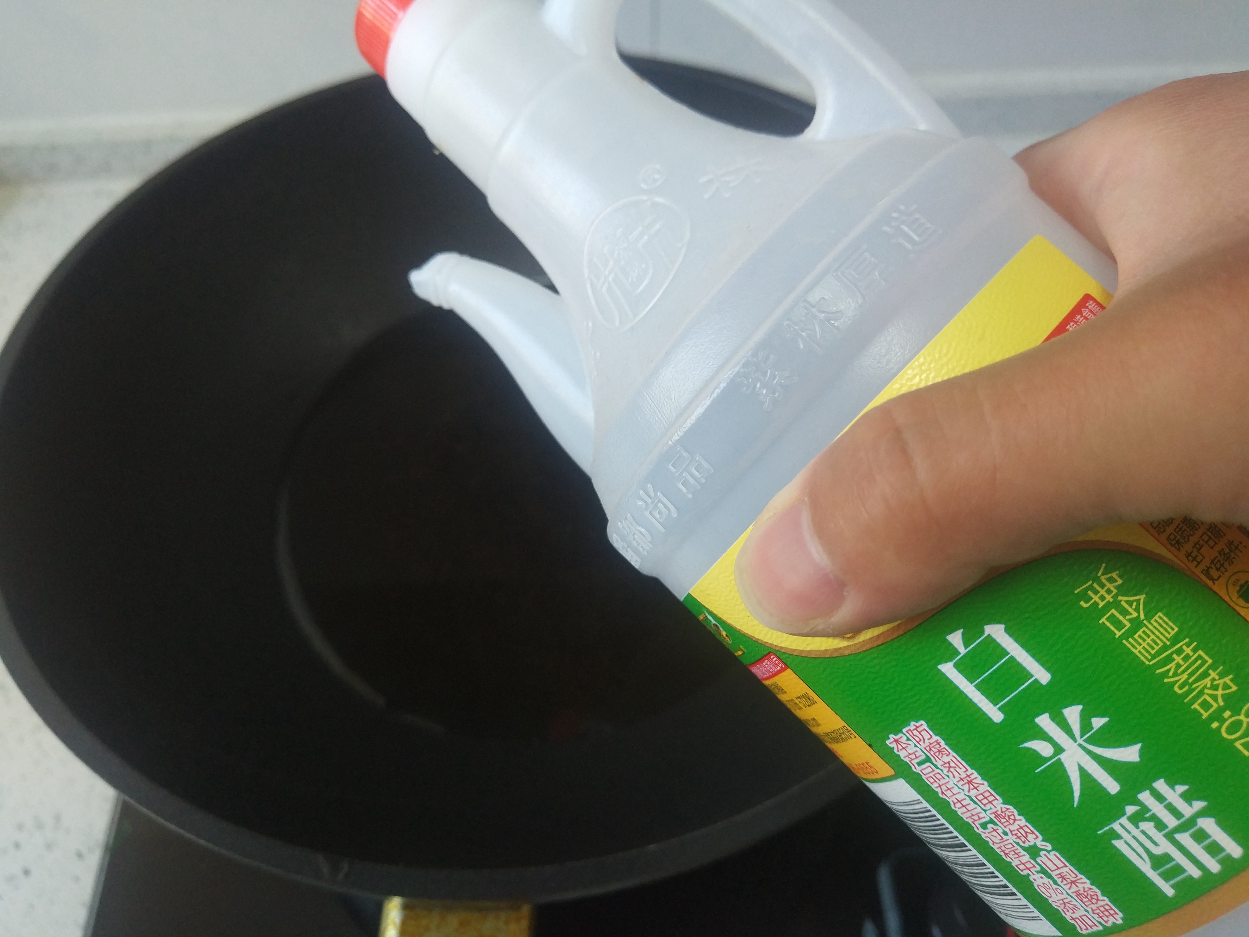 腌糖蒜用的是白醋还是米醋,腌糖蒜用白糖还是用冰糖