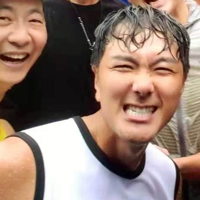 吴岱融香港足球队,吴岱融踢球