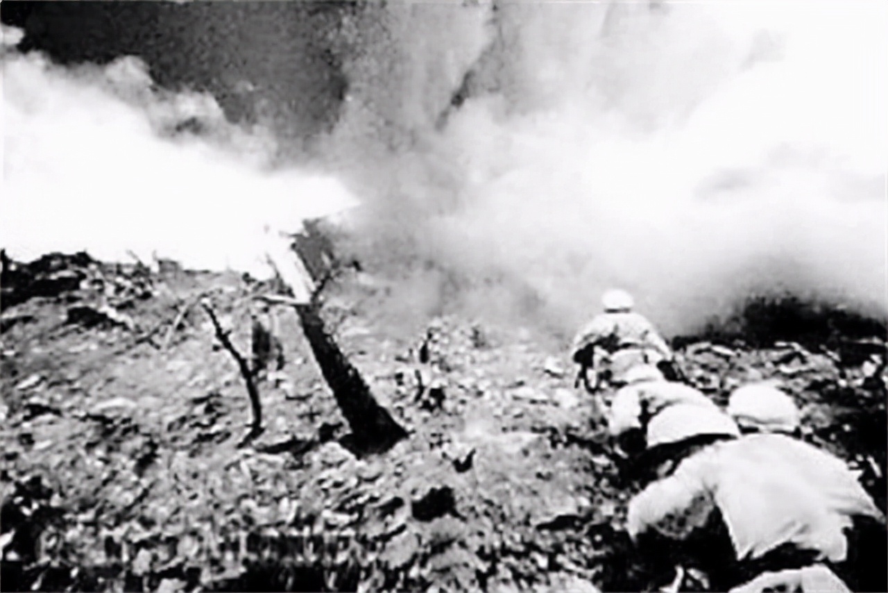 *世友许**听闻军中来了位高手,欲切磋武功,*飚耿**:你不是我的对手