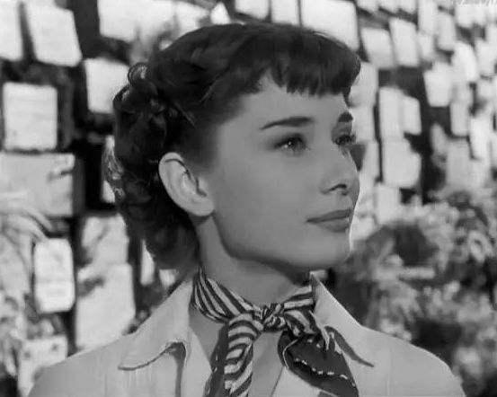 丝巾对于女性的重要,丝巾对于空姐意味着什么你知道吗