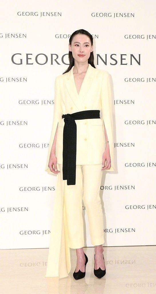 梁洛施真的很瘦,梁洛施骨感身材