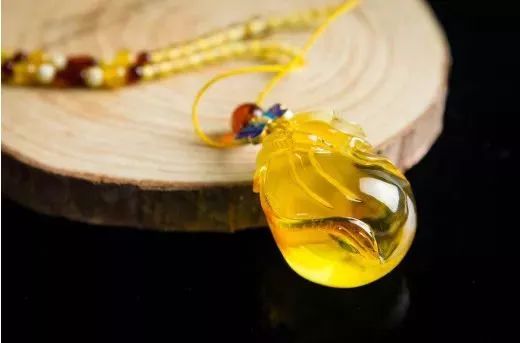 蜜蜡首饰十大克星,佩戴蜜蜡的注意事项