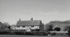 盘点那些以前作者留下来的恐怖片 (距今40年都无法超越的恐怖片)