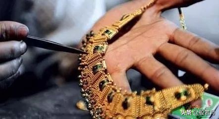 鍗板害楂樼骇鐝犲疂棣栭グ,鍗板害鐝犲疂棣栭グ