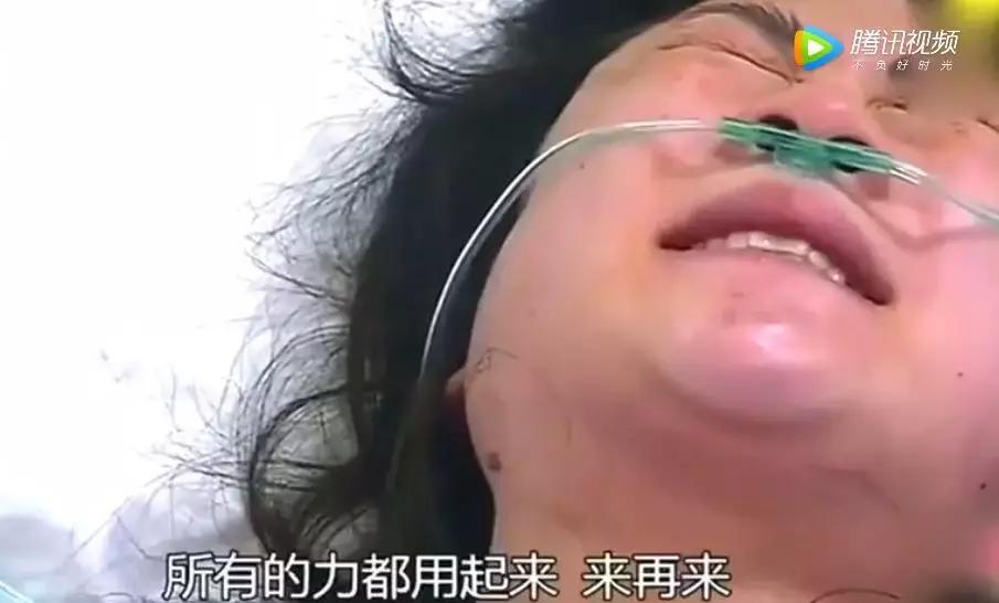 4分钟顺产视频曝光，丈夫的反应让人沉默：女人是在用命生孩子