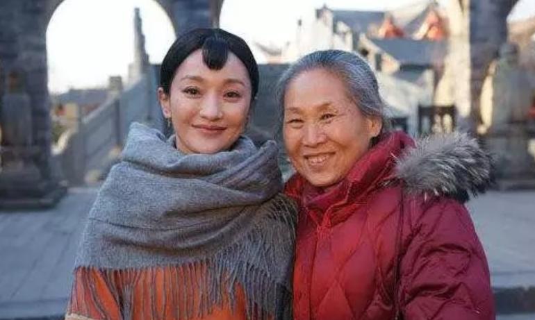 从抑郁症患者到中国第一位“百亿票房女龙套”，苇青经历了什么？