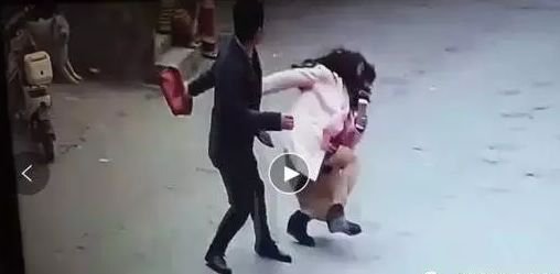 女子网购给差评遭卖家上门暴打,淘宝给差评遭卖家砍死