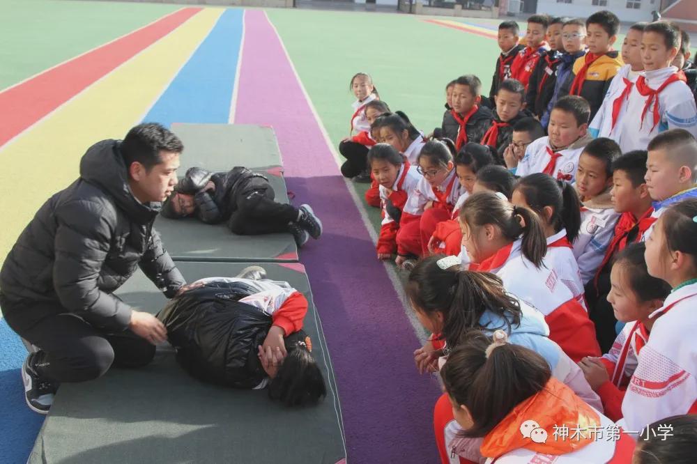 神木第一小学拔河比赛,小学体育优质课简报