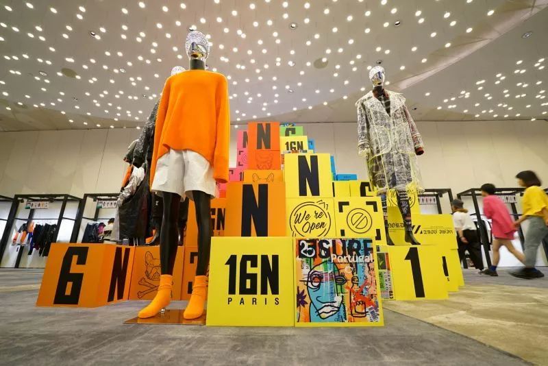 觉得太平鸟、GXG、卡宾不够潮？这个潮流男装可能正对你胃口！