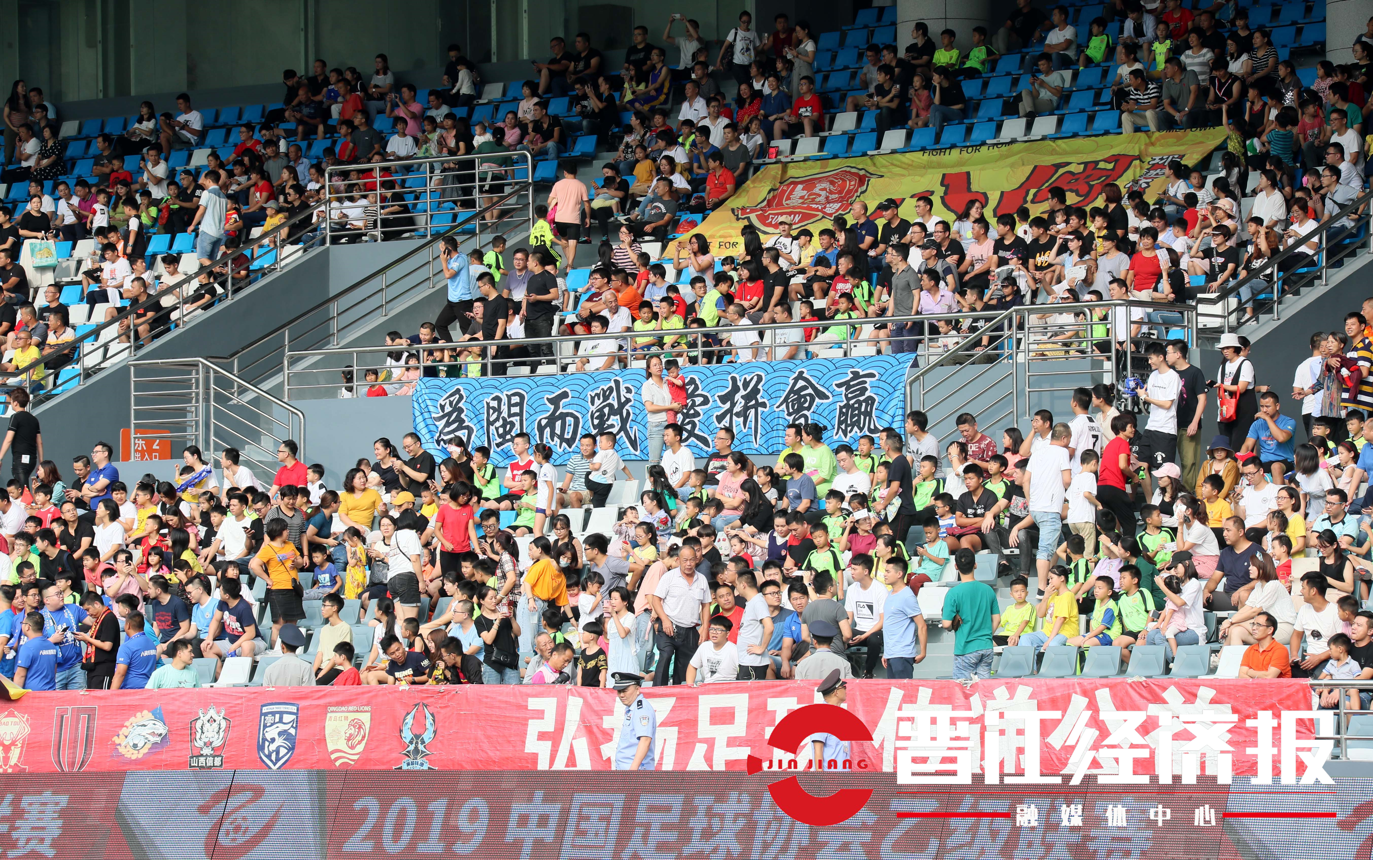 脚感太好！晋江足球公园建成投用，福建天信队队员说感觉“要飞起来”...