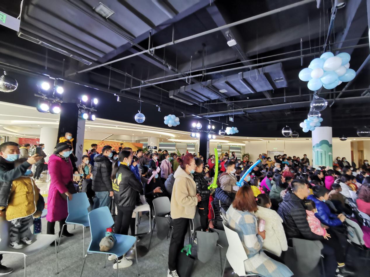 九力国际教育综合体夜景,九力国际教育综合体广告