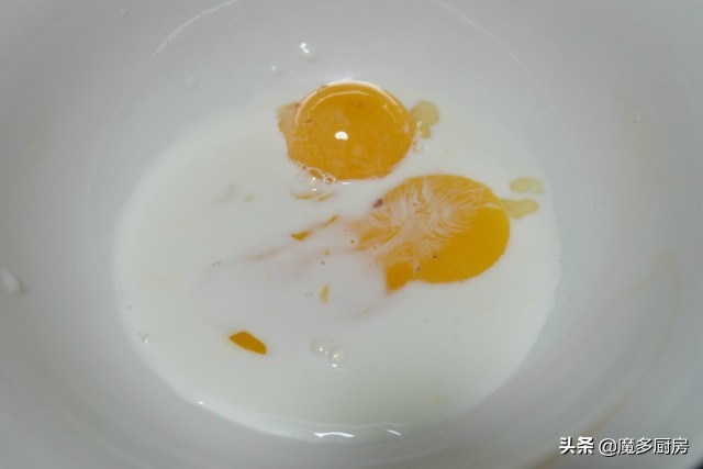 如何用鸡蛋和面粉做最简单的蛋糕,鸡蛋面粉和白砂糖做蛋糕不用牛奶