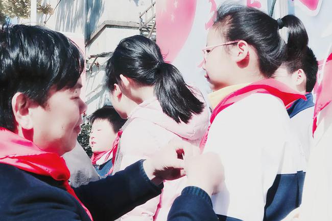 立下鸿鹄志，勇做追梦人——中国少年先锋队川港小学大队授衔仪式