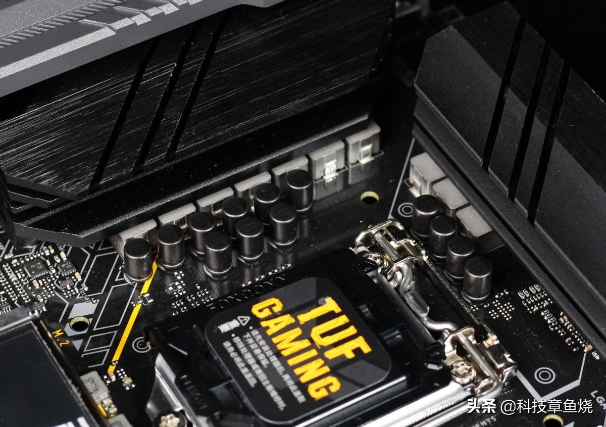 华硕tufb560重炮手能插几个固态,华硕tufb560重炮手说明书