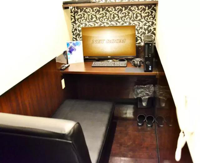 在岛国的网吧过夜是一种怎样的体验?