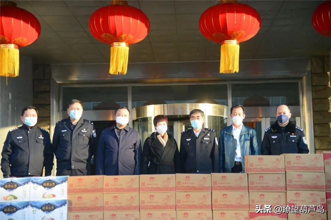 有难一起扛—葫芦岛企业家为抗击疫情一线工作人员赠送爱心食品