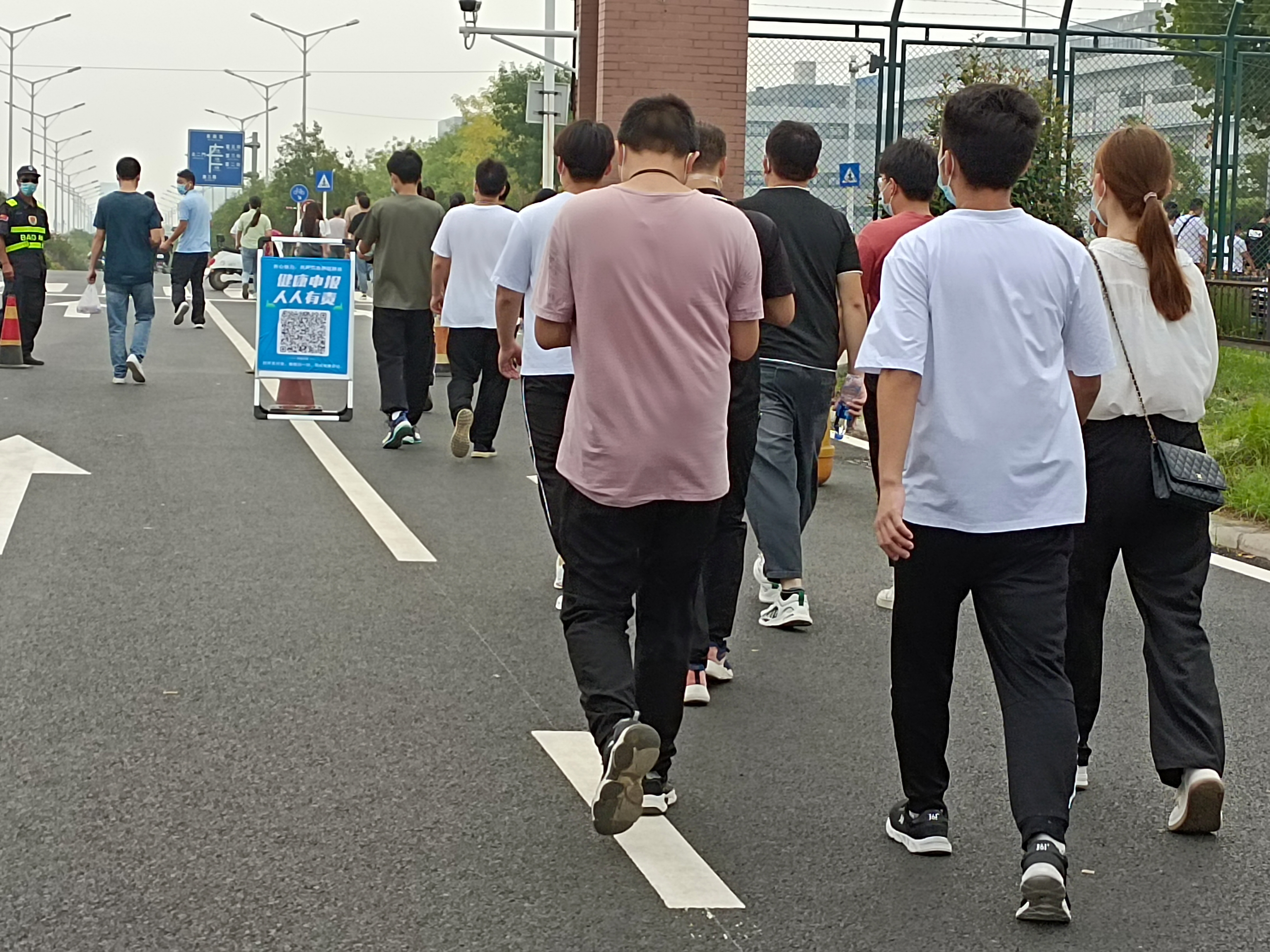 30万人的郑州富士康真实现状,郑州港区富士康的现状