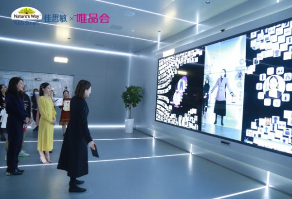 佳思敏金牌分享官何姿空降唯品会12.8周年庆