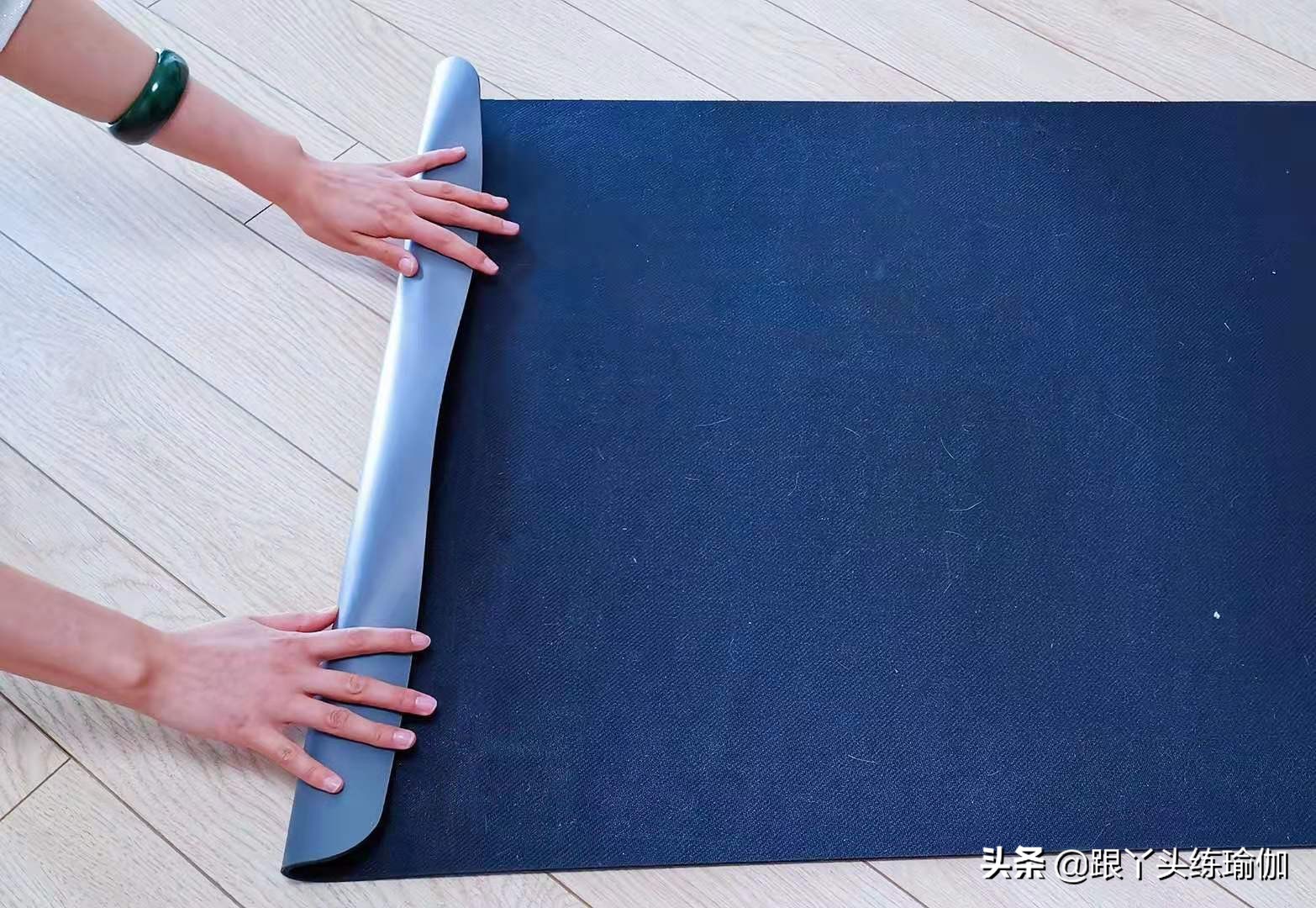 pu天然橡胶瑜伽垫沾油怎么清洁,天然橡胶瑜伽垫清洗方法