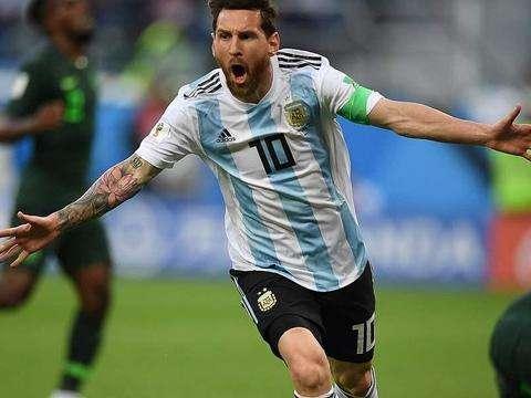 汉密尔顿梅西劳伦斯,汉密尔顿给梅西颁奖