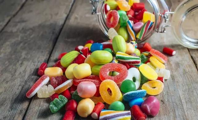 宝宝牙齿上黑点是蛀牙吗,宝宝牙齿有黑点怎么挽救