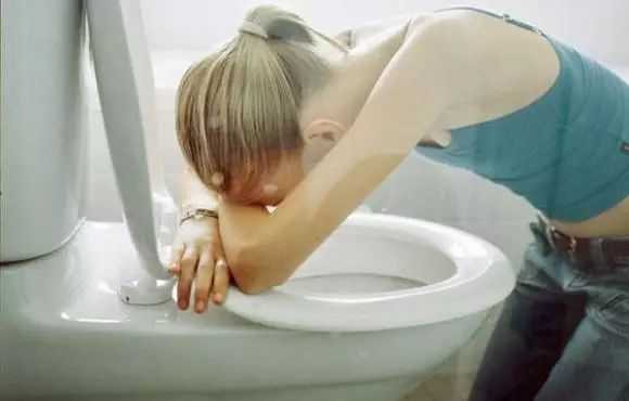 口发苦是什么疾病的预兆,嘴里发苦是什么病的预兆吃什么药