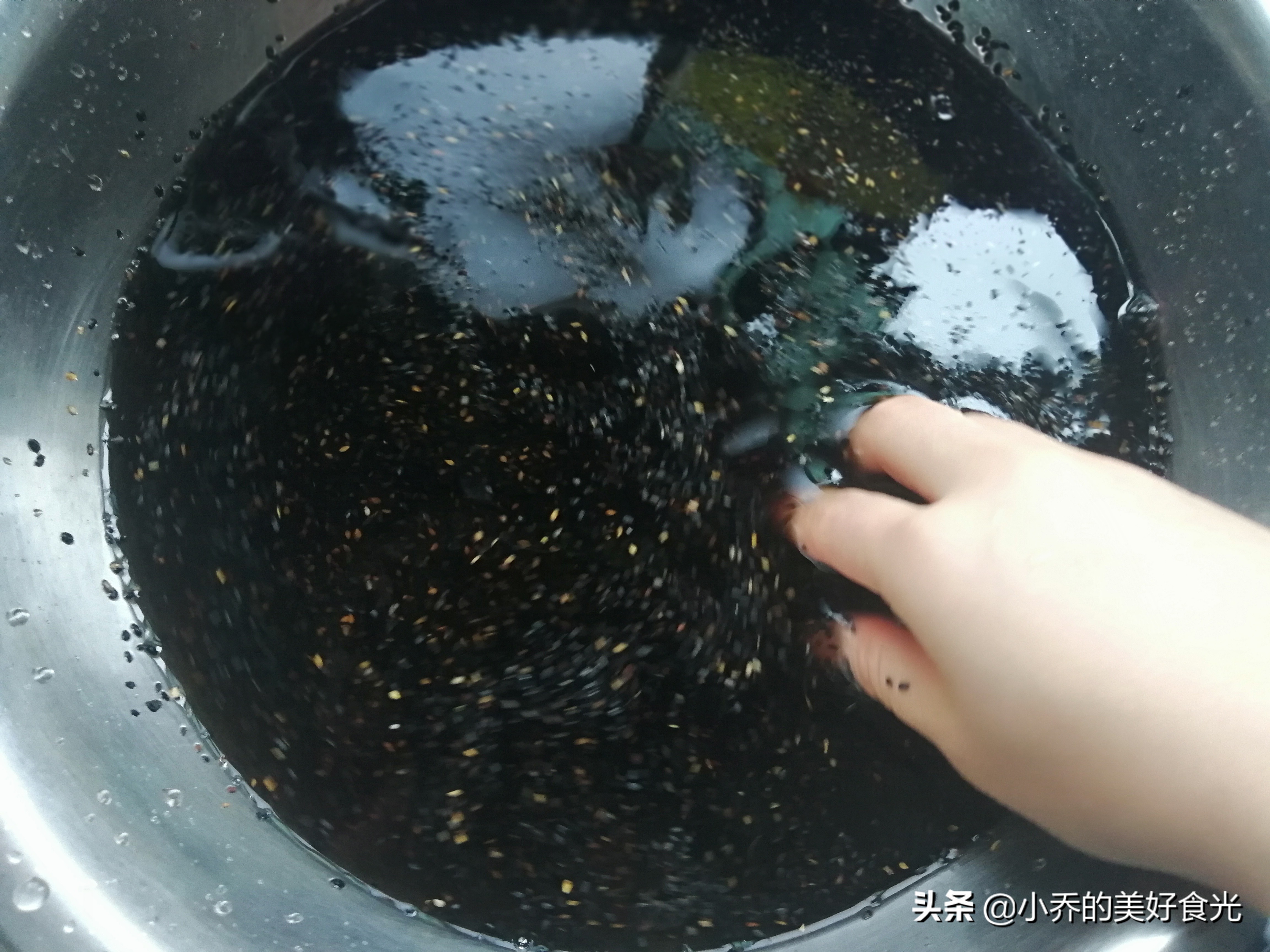 洗芝麻的方法去杂质,芝麻里的泥沙怎么洗才干净