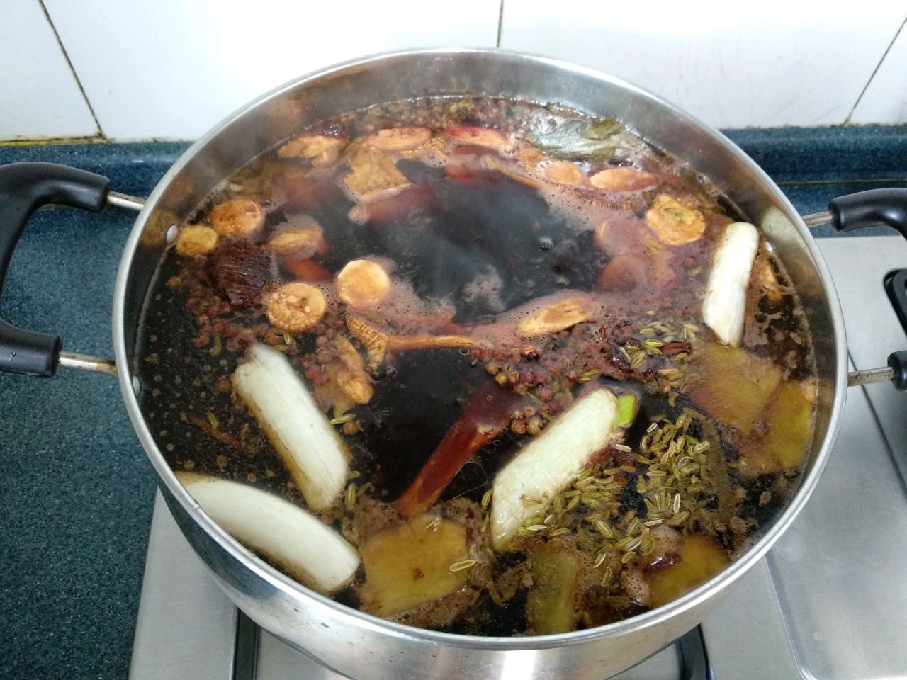 好吃又划算的酱卤猪蹄软糯q弹,皮开肉绽这道菜