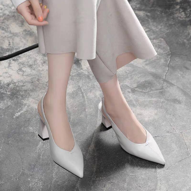 夏天凉鞋穿搭出高级感,三伏天穿凉鞋