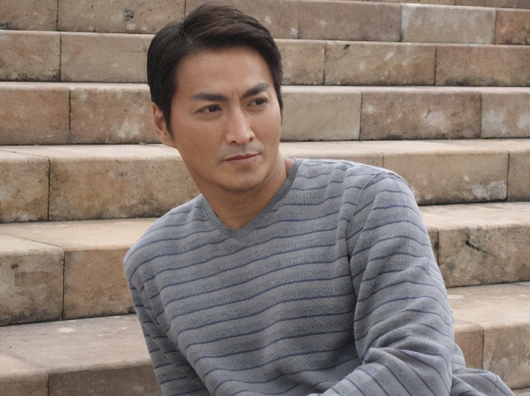 凭一角红极一时，遭遇封杀转行成商人，身家过亿却甘心走穴捞金