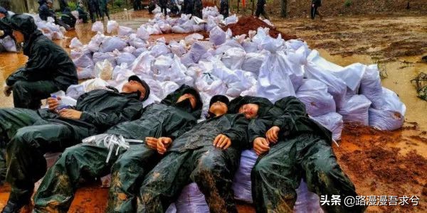 当过兵的战友，你如何评价07式*用军**雨衣？